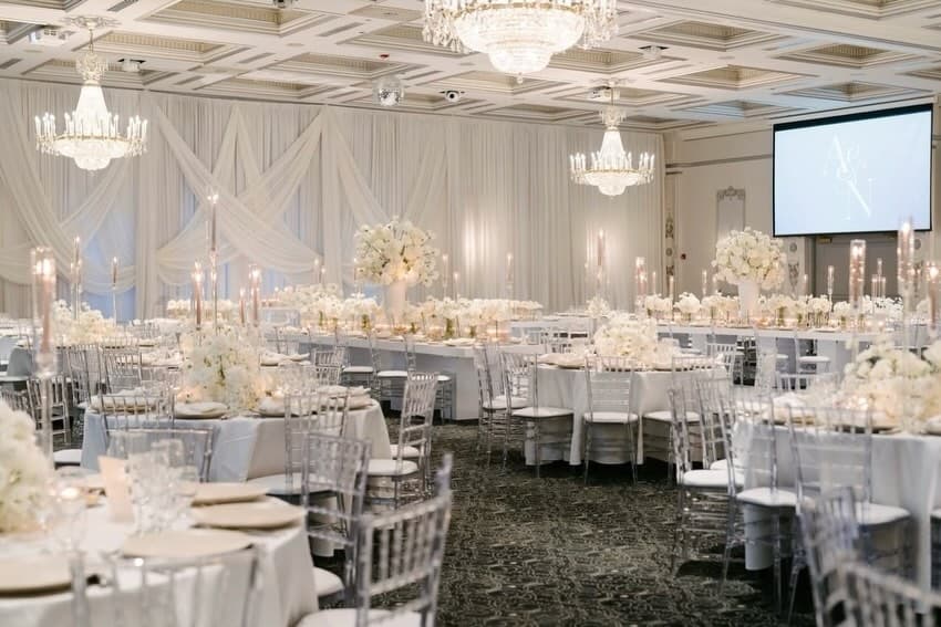 Book your event today! 🥂🍾✨
•
•
•
🌸 @preciousflowers_ 
🤍 @rocreativeco 
📸 @mangostudios 
✨ @detailzfurniturerentals 
💗 @tabletalesinc 
🎶 @spindjent 
💌 @enzomercuridesigns 
🍾 @eventgraffiti 
💫 @altinteriors.ca 

#wedding #weddingday #weddinglook