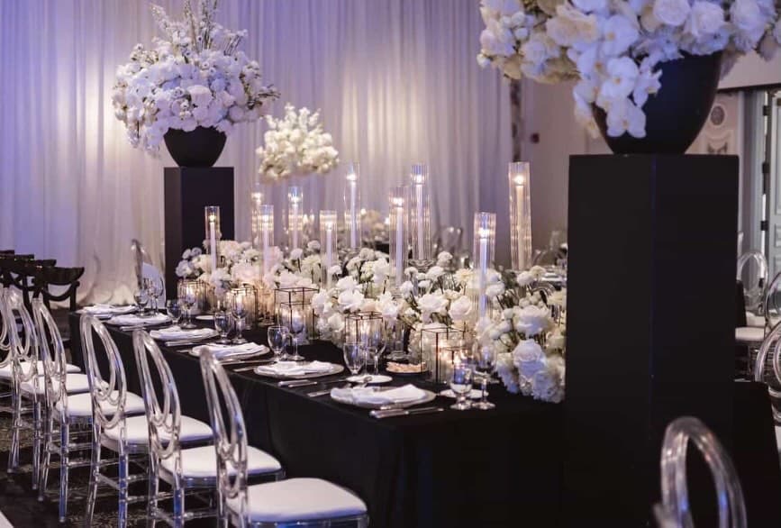 Every love story deserves a beautiful setting.

@ill_productions_ 
@fantauzzi_studios 
@rightchoicelinen