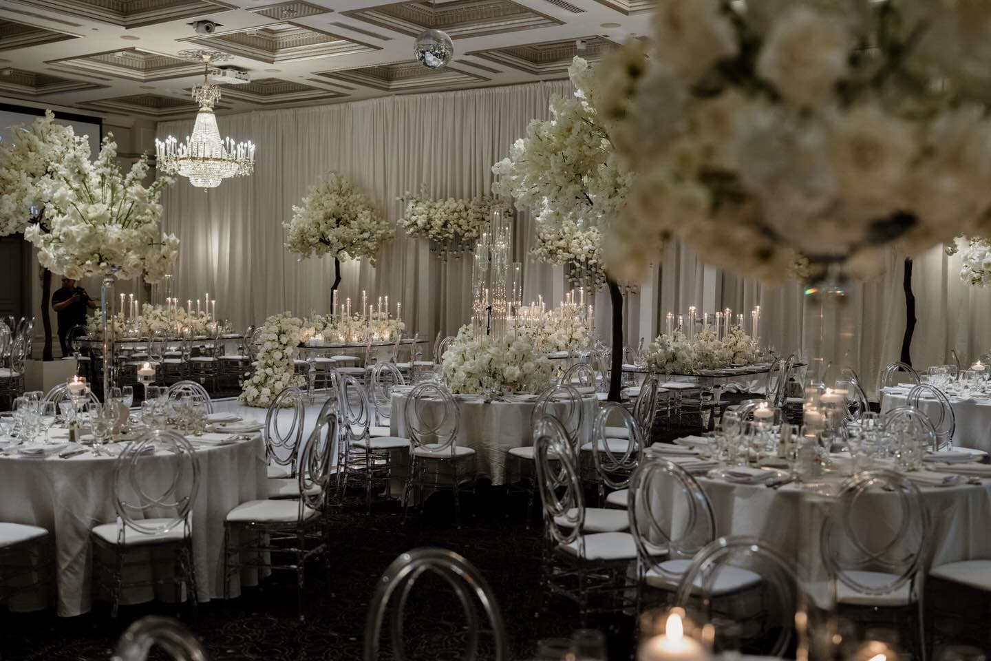 Making memories one celebration at a time ♡
•
•
•
💐 @rightchoicelinen 
📸 @bkissesandcoppolafilms 
🎥 @coppolafilms 
🎶 @spindjent 

#wedding #weddingday #weddinginspiration