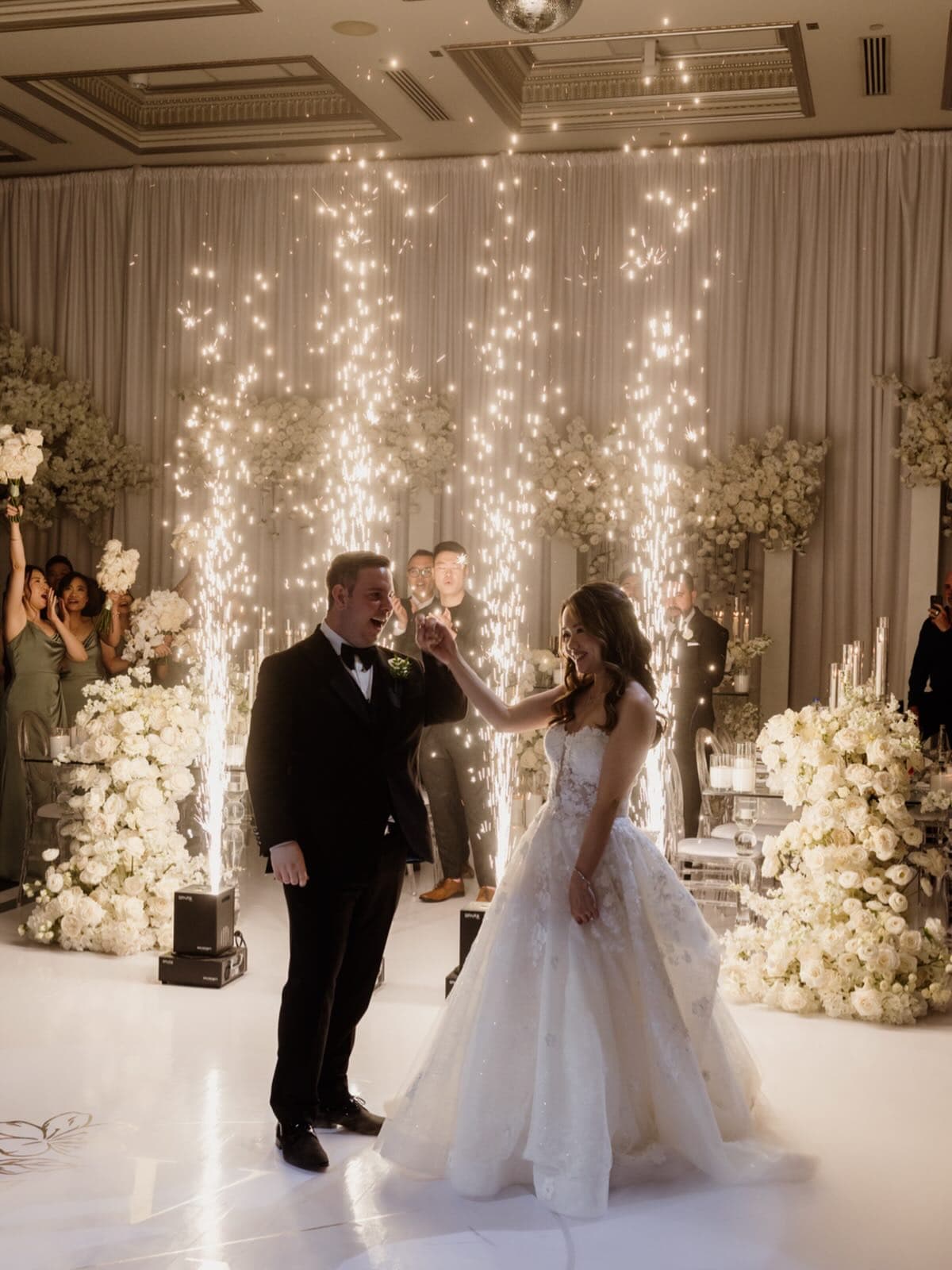 Your love story starts here 💫 
•
•
•
💐 @rightchoicelinen 
📸 @bkissesandcoppolafilms 
🎥 @coppolafilms 
🎶 @spindjent 

#wedding #weddingday #weddinginspiration