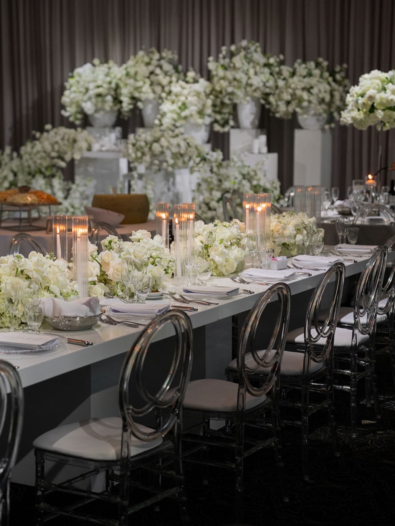 Timeless elegance 🤍 Celebrating a beautiful beginning to forever.
@everlastingmoments
@tveproductions
@eventsbypat
@royalorchidflorist
@rightchoicelinen
@have_a_seat_events
@eventgraffiti